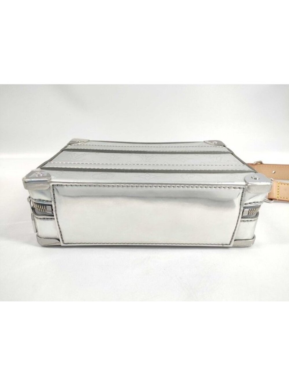 Louis Vuitton Soft Trunk Silver Monogram Mirror 2-Way - Picture 6 of 10